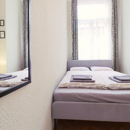 Joseph Boulevard Apartment - 3Bdr, 2Bath, 8Ppl Boedapest Buitenkant foto