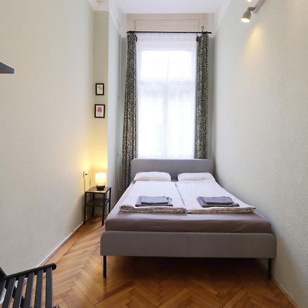 Joseph Boulevard Apartment - 3Bdr, 2Bath, 8Ppl Boedapest Buitenkant foto