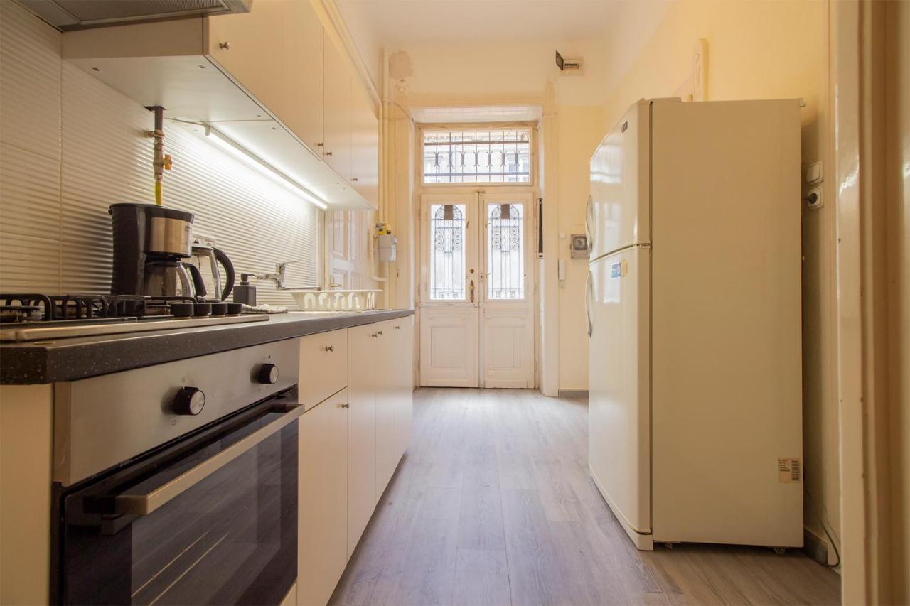 Joseph Boulevard Apartment - 3Bdr, 2Bath, 8Ppl Boedapest Buitenkant foto