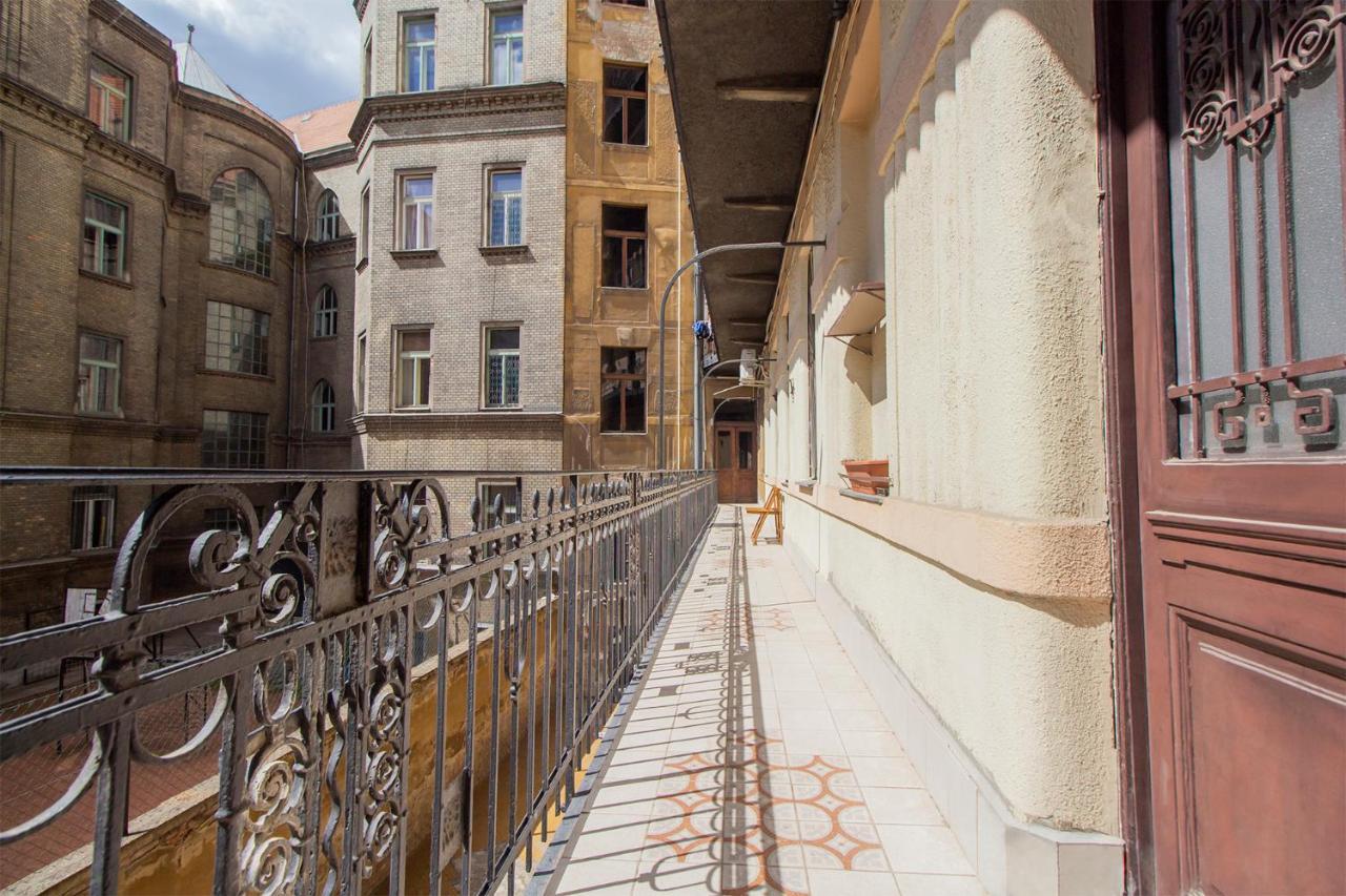 Joseph Boulevard Apartment - 3Bdr, 2Bath, 8Ppl Boedapest Buitenkant foto
