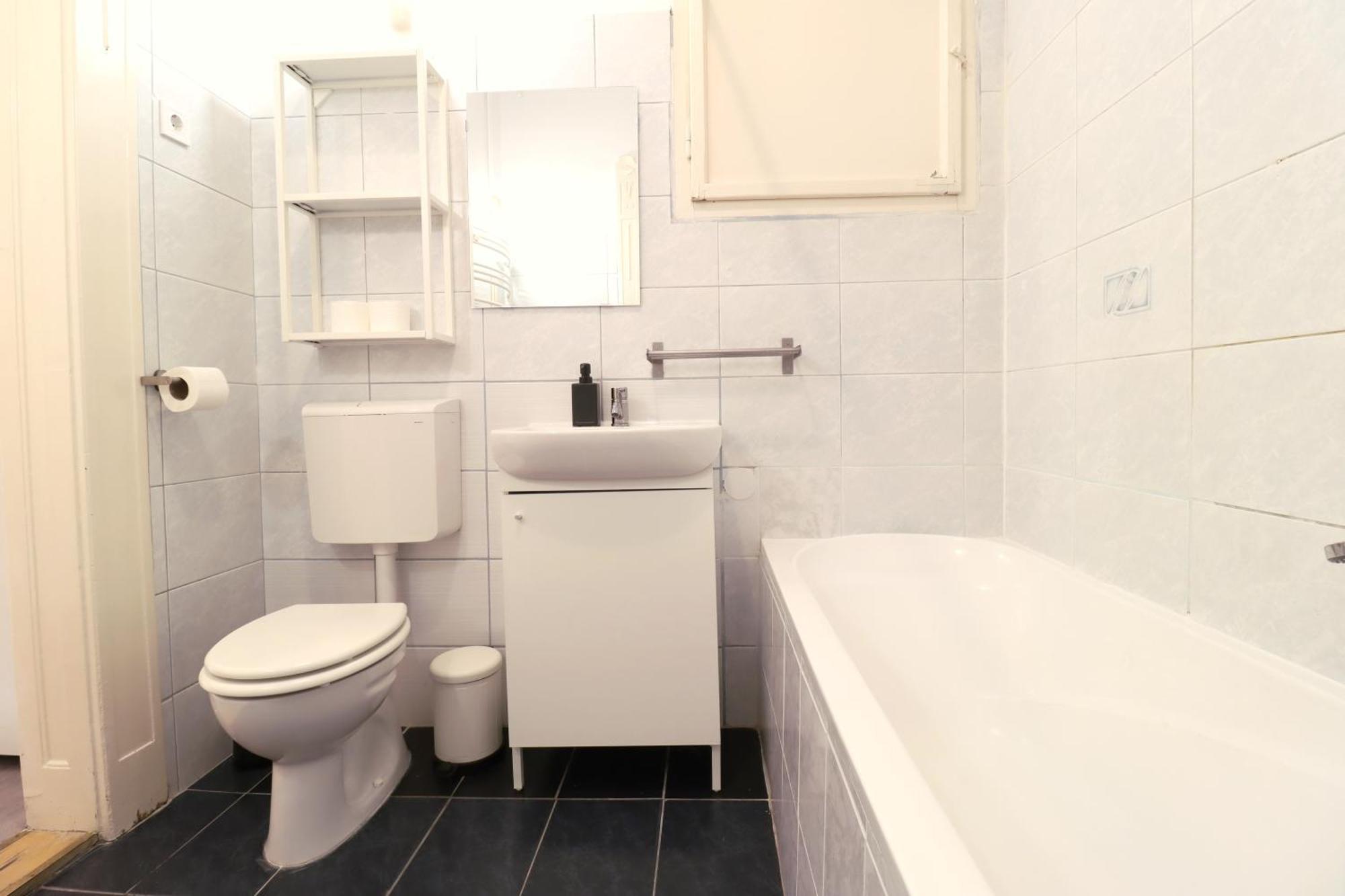 Joseph Boulevard Apartment - 3Bdr, 2Bath, 8Ppl Boedapest Buitenkant foto