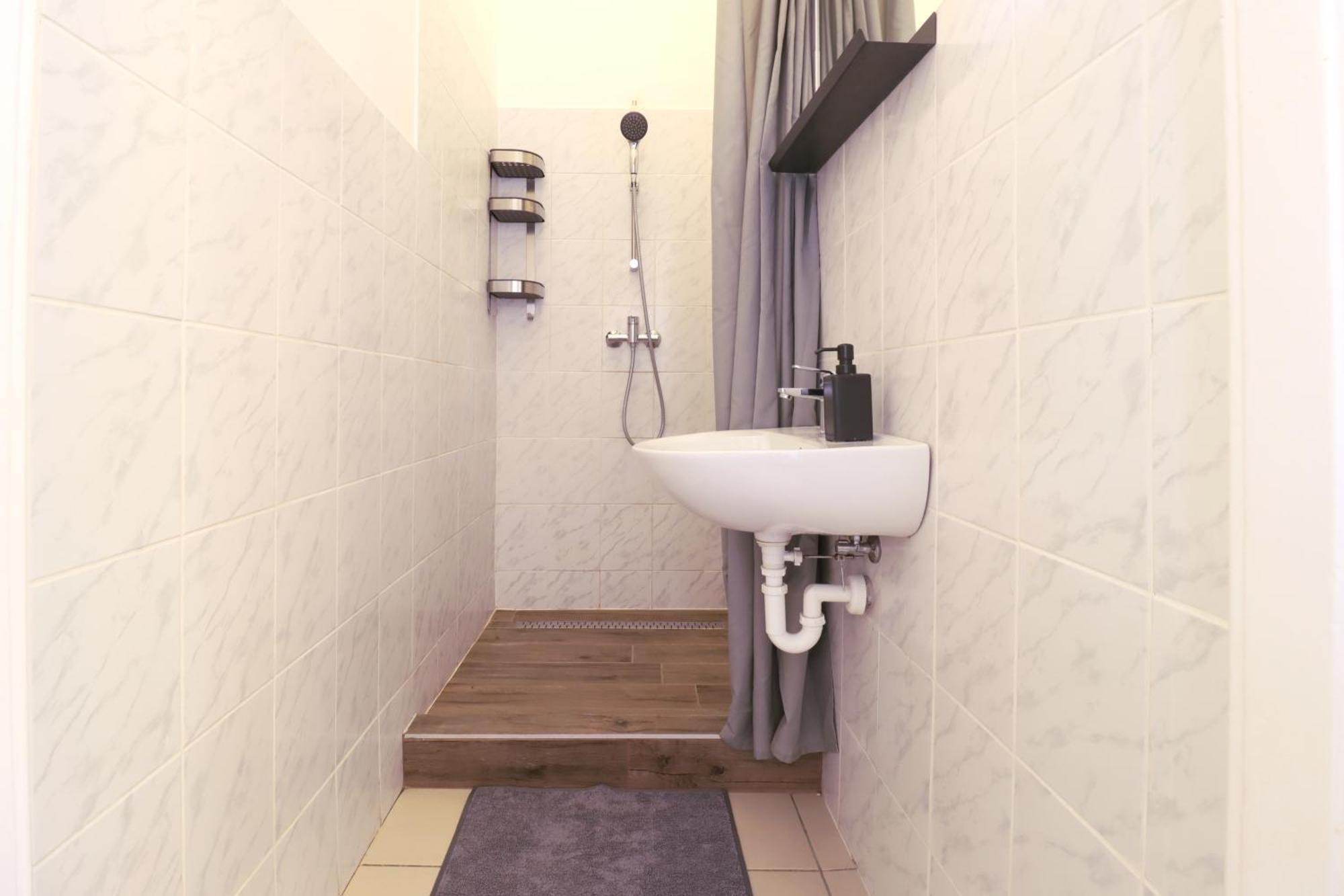 Joseph Boulevard Apartment - 3Bdr, 2Bath, 8Ppl Boedapest Buitenkant foto