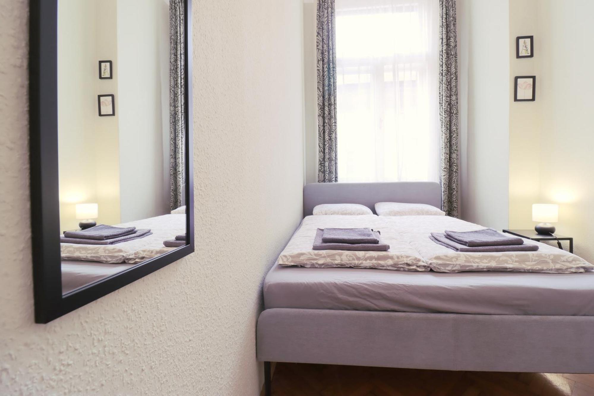 Joseph Boulevard Apartment - 3Bdr, 2Bath, 8Ppl Boedapest Buitenkant foto