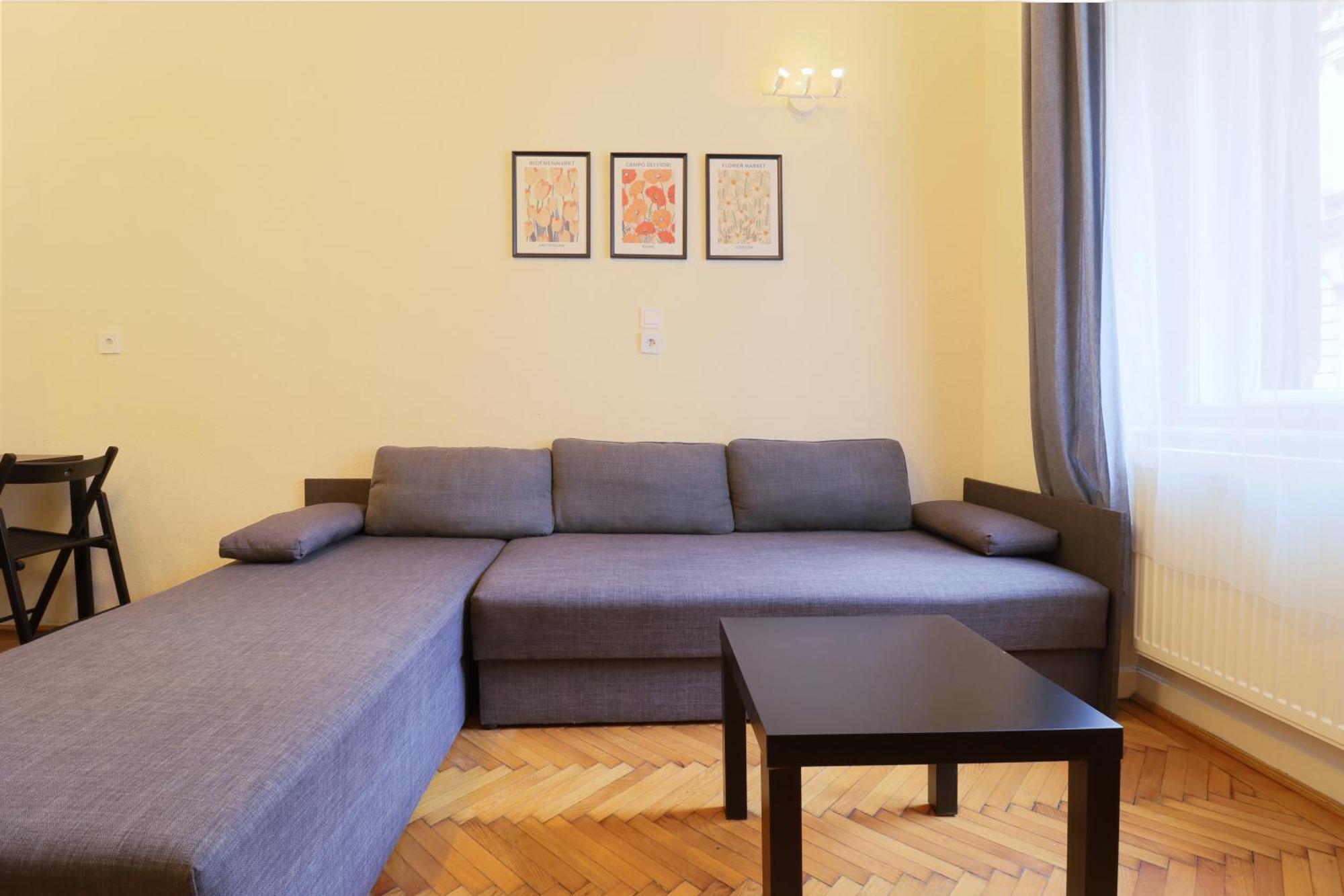 Joseph Boulevard Apartment - 3Bdr, 2Bath, 8Ppl Boedapest Buitenkant foto