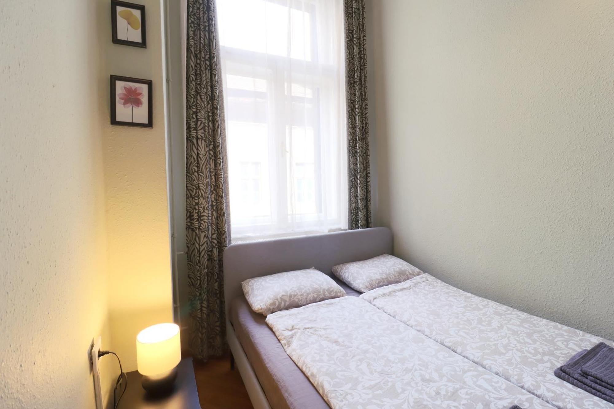 Joseph Boulevard Apartment - 3Bdr, 2Bath, 8Ppl Boedapest Buitenkant foto