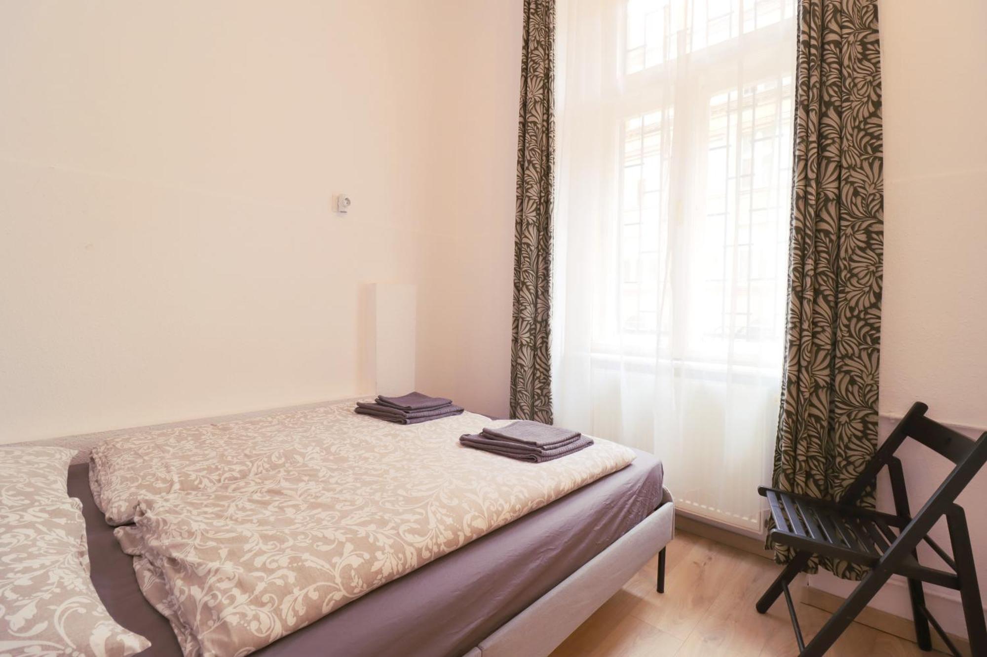 Joseph Boulevard Apartment - 3Bdr, 2Bath, 8Ppl Boedapest Buitenkant foto