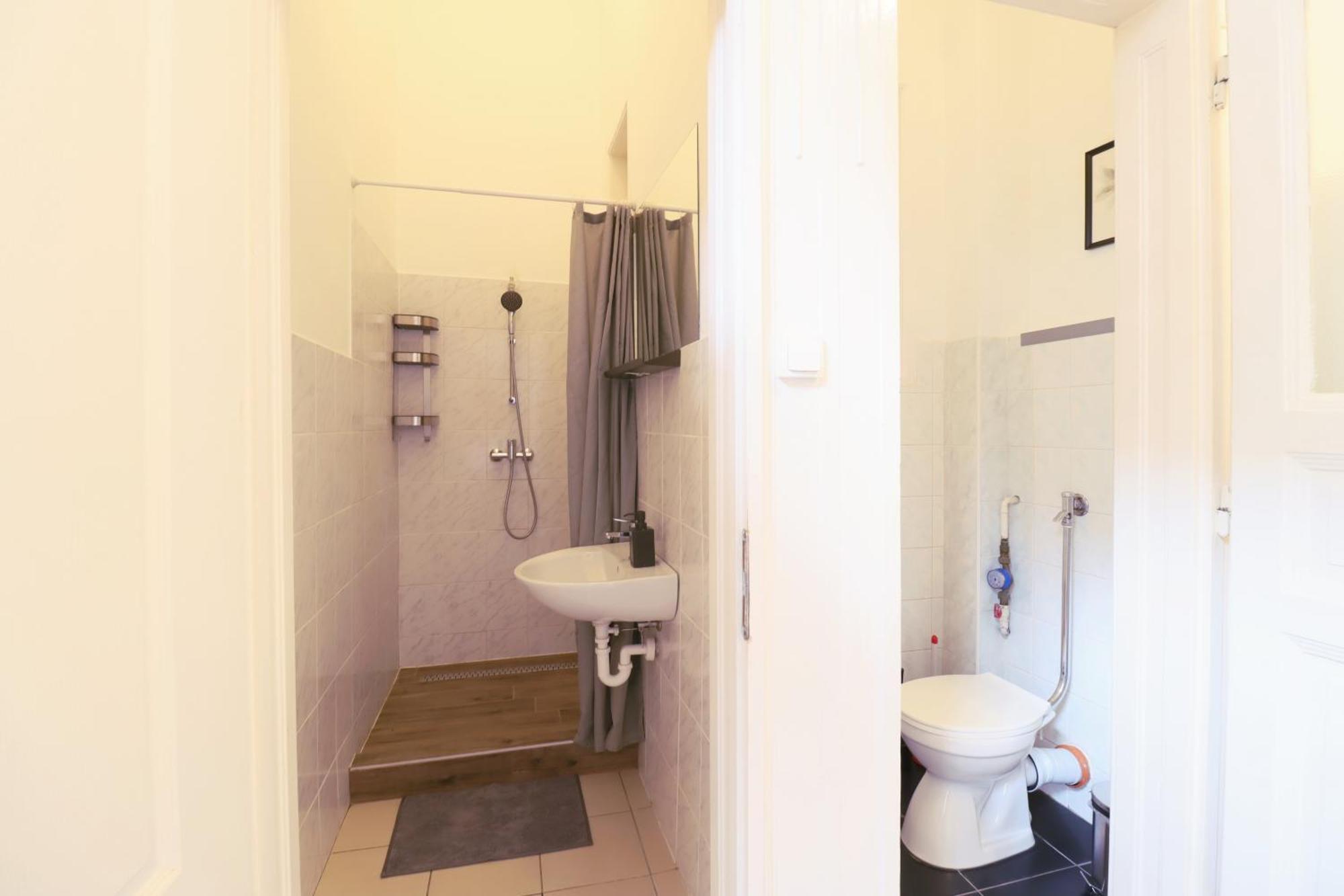 Joseph Boulevard Apartment - 3Bdr, 2Bath, 8Ppl Boedapest Buitenkant foto