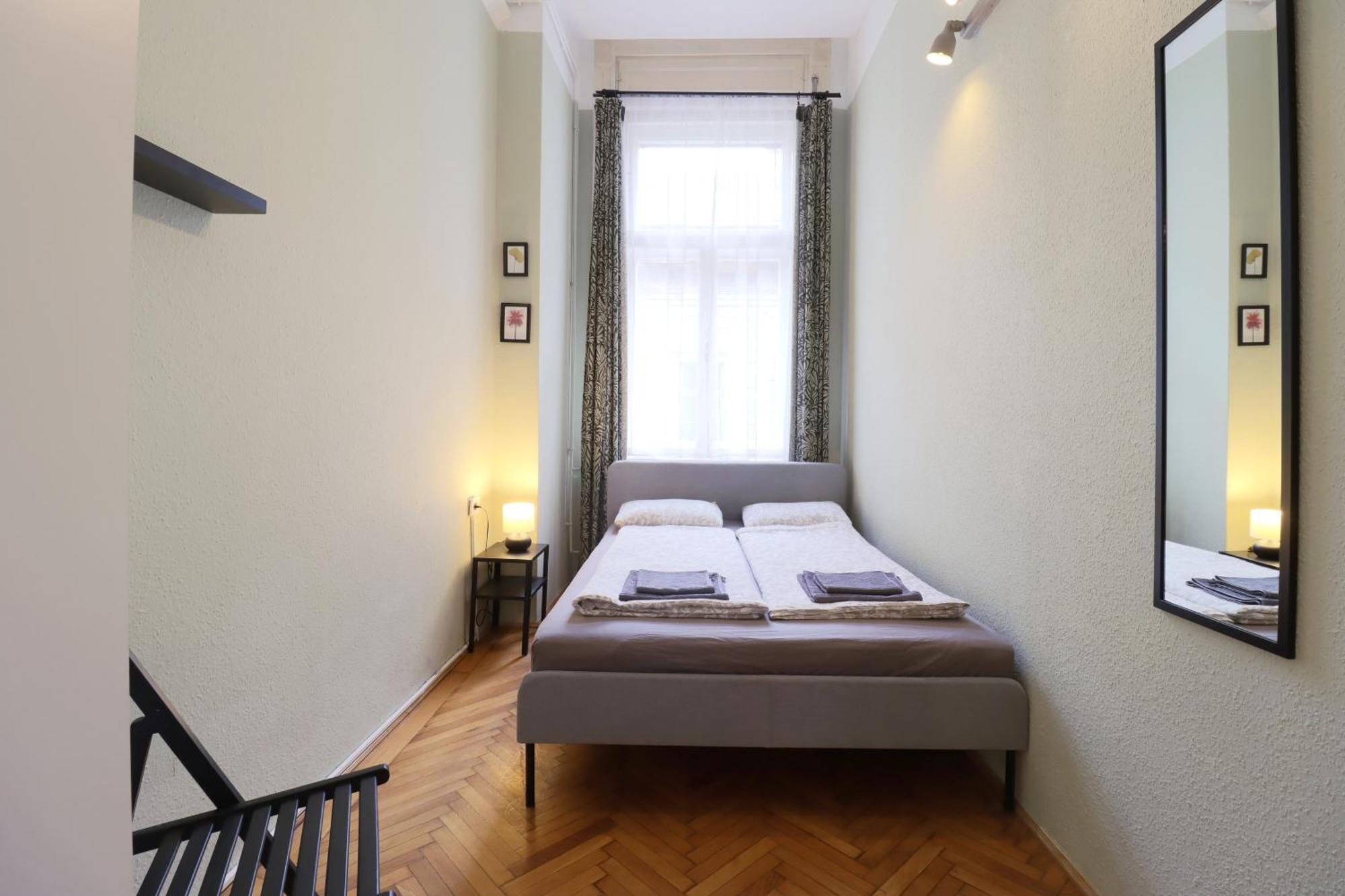 Joseph Boulevard Apartment - 3Bdr, 2Bath, 8Ppl Boedapest Buitenkant foto