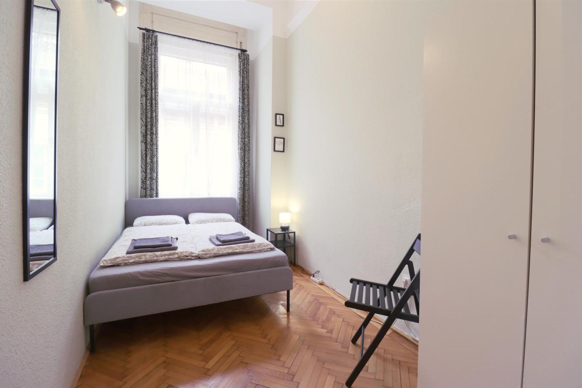 Joseph Boulevard Apartment - 3Bdr, 2Bath, 8Ppl Boedapest Buitenkant foto